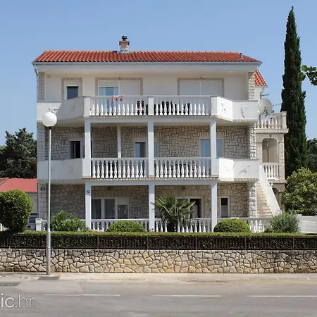 App 4+1 S Dvije Spavace Sobe Selce Exterior photo